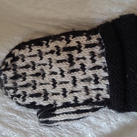 Toddler robot mittens 100% Marino wool handmade - Picture 2 of 3